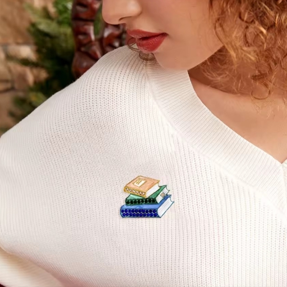VQ Books Brooch - Picture 2 of 4